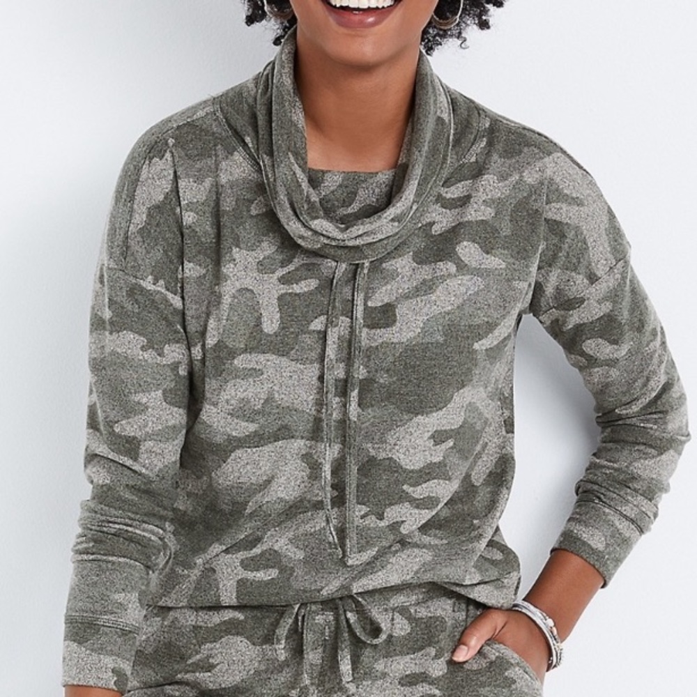 Maurices Camo Cowl Neck Pullover Sweatshirt Size S - Picture 2 of 9